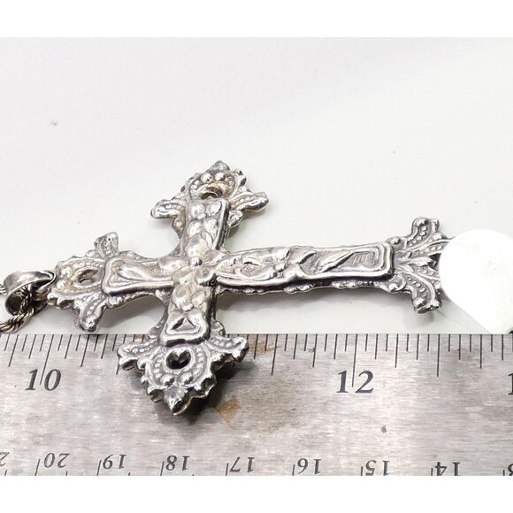 Vintage Sterling Repousse Flower Design Large Cross 20" Pendant Necklace 23.09g - Picture 4 of 4